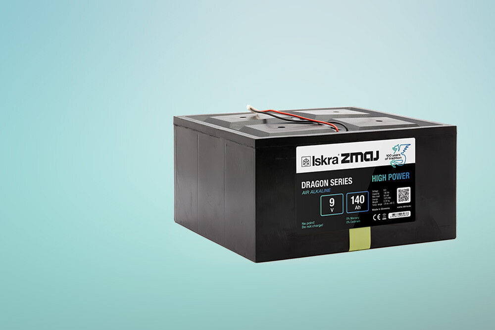 Zinc air-alkaline batteries